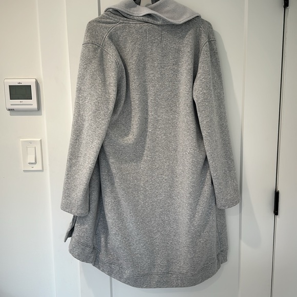 Ugg robe with pockets - Picture 3 of 3